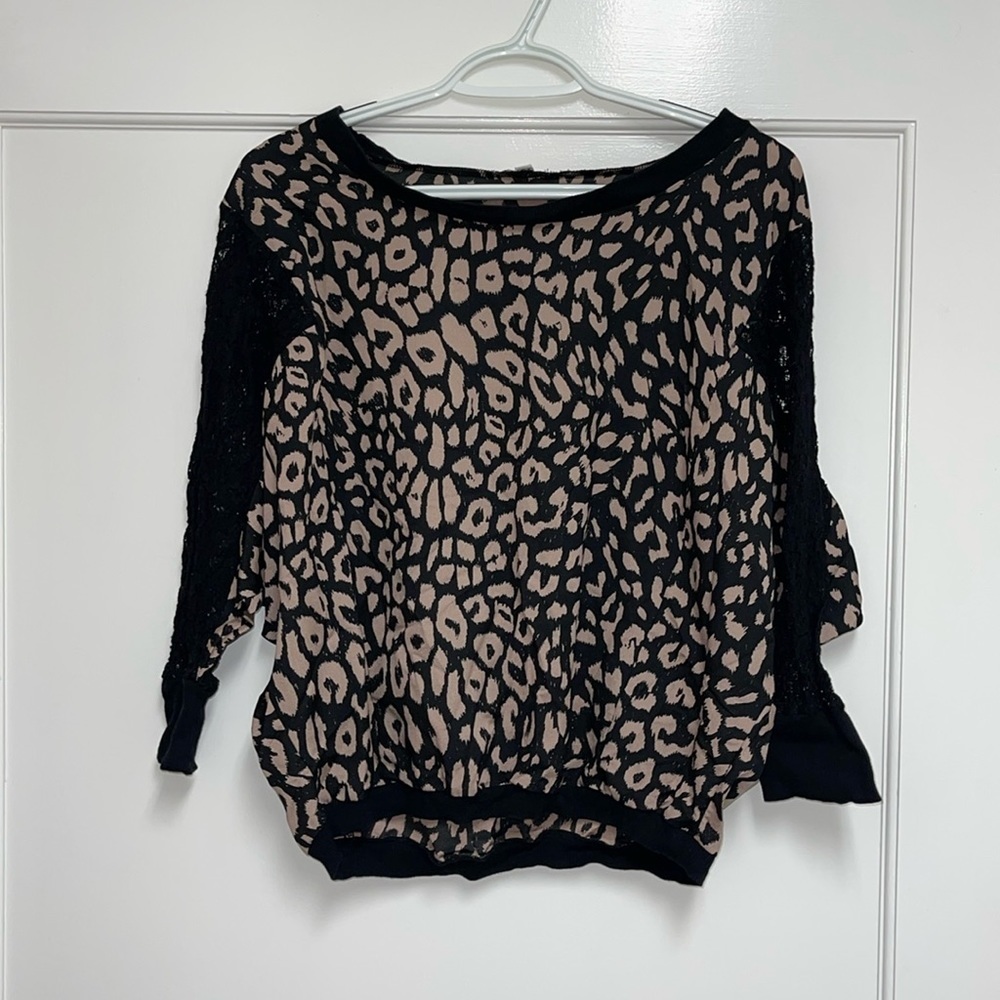 Gianni Bini leopard cheetah black blouse